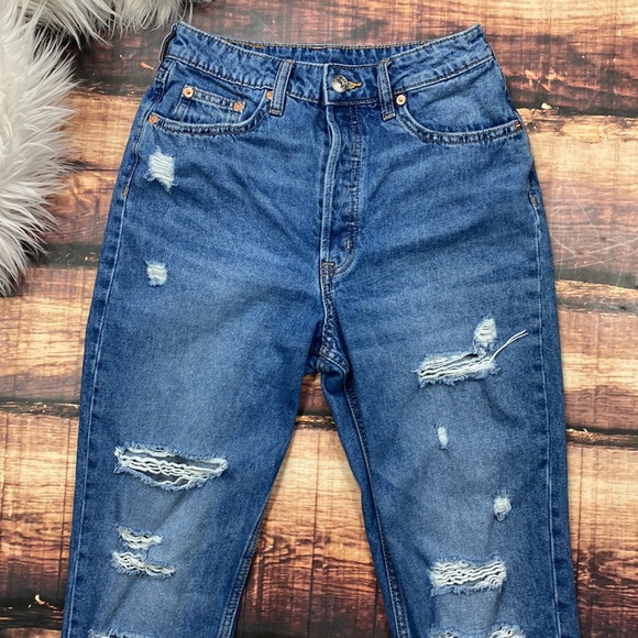RELISTED H&M High Waisted Mom Jeans Destruct - Picture 2 of 9